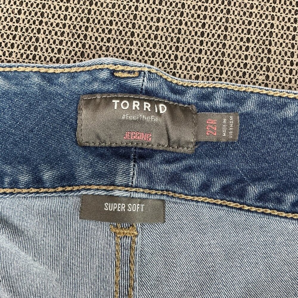 Torrid Womens Plus Size 22R Blue Distressed Strech Jeggings Super Soft Raw Hem - Picture 3 of 10